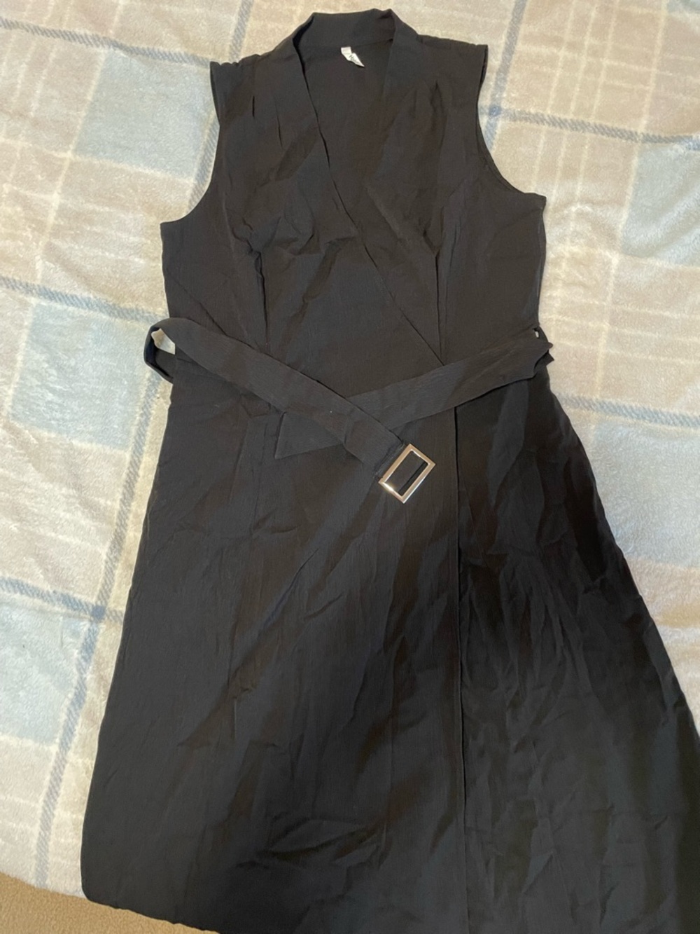 HALARA Black Sleeveless Wrap Midi Dress with Waist Buckle